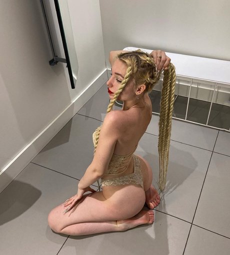 Komorphin sexy pornstar archive