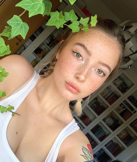 Caelyn Mathews pornstar nudes photos