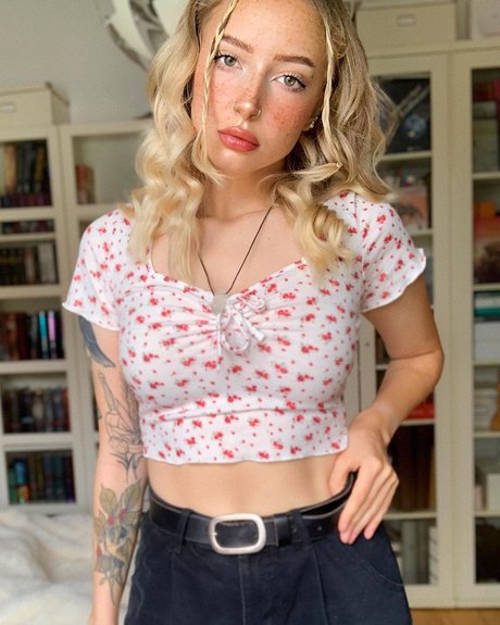 Caelyn Mathews pretty star galleries