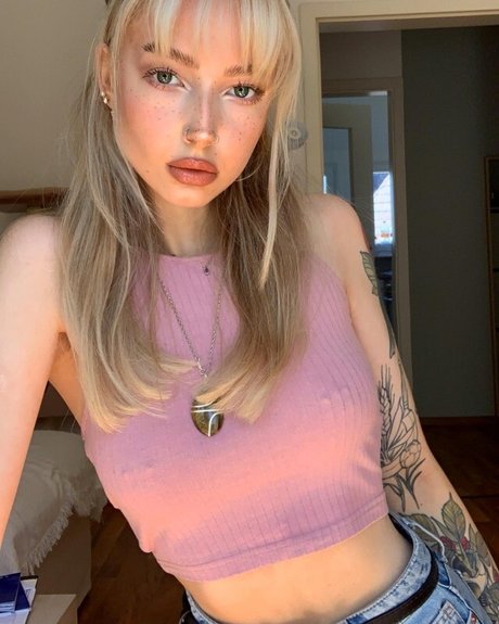 Caelyn Mathews model high quality pic