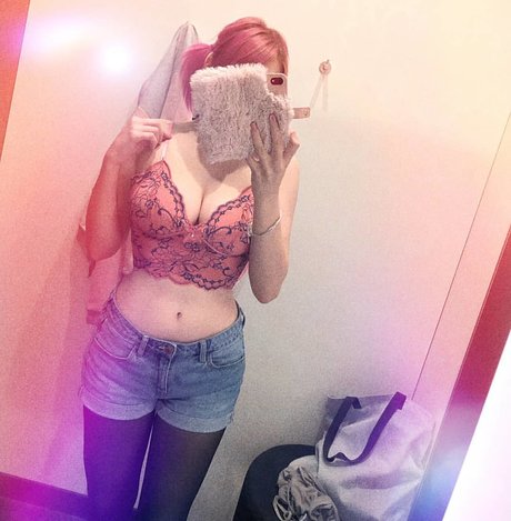 Julez Notyourwaifu naked actress image