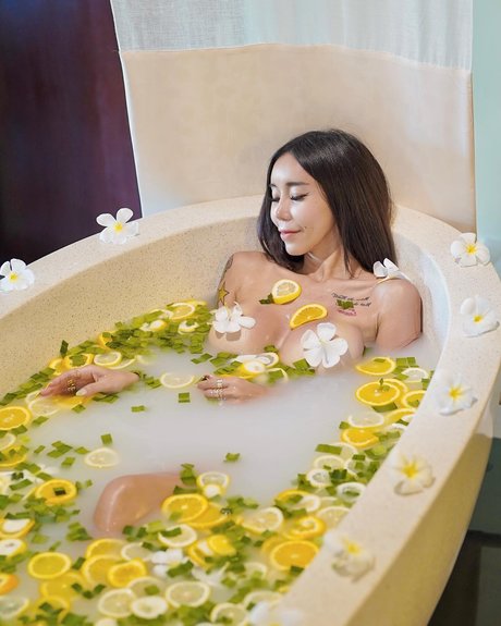 Leng Yein beautiful model pictures