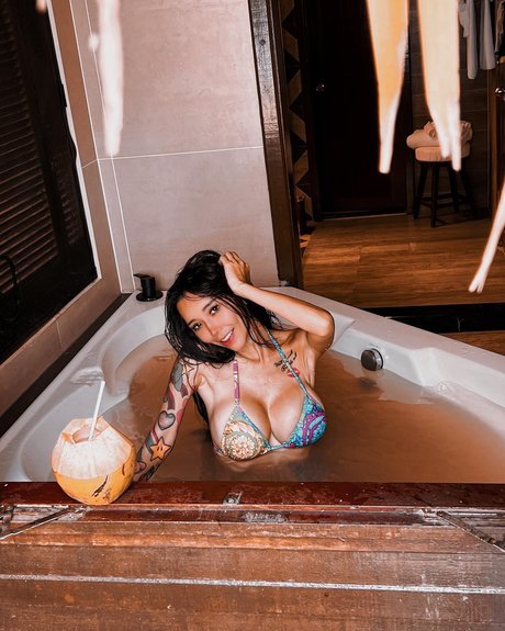 Leng Yein pornstar naked photo