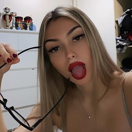 Linabmn model hot pic