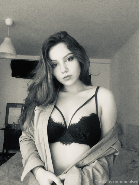 Moolsey erotic actress photo