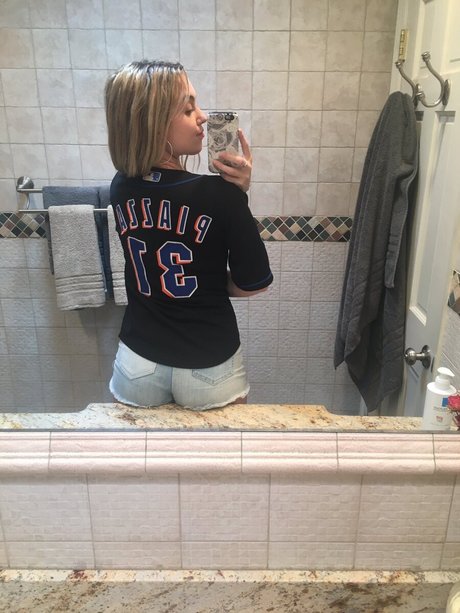 Nicfegan nude model image