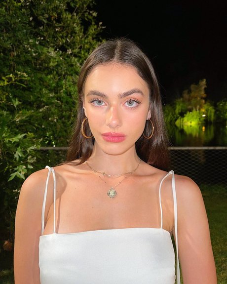 Yael Shelbia sexy model photo