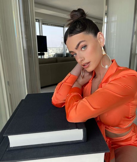 Yael Shelbia naked model image