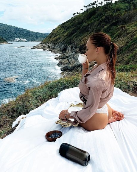 Anna Kessler nudes actress galleries