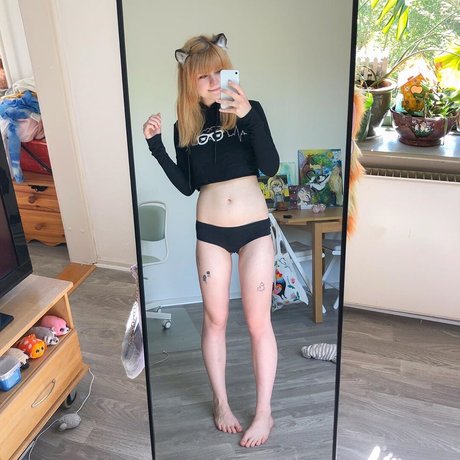 Lilsolle Chickpii erotic model archive