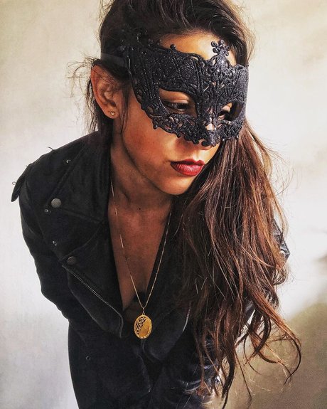 Plam V Hawly model naked picture