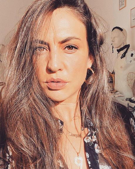 Plam V Hawly erotic model img