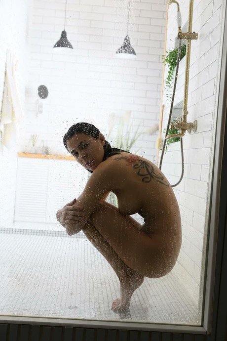 Alice Kelly_ star photos