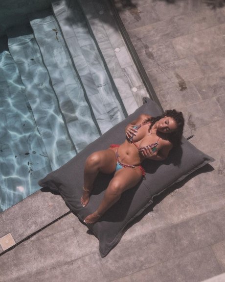 Ash Kash model top images