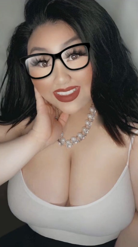 Kendra Vaaj best model pic