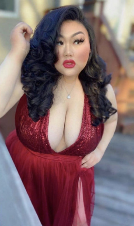 Kendra Vaaj top star picture