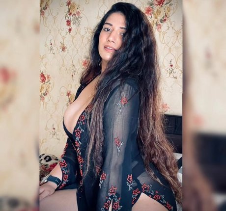 Rasha Kirmani naked model images