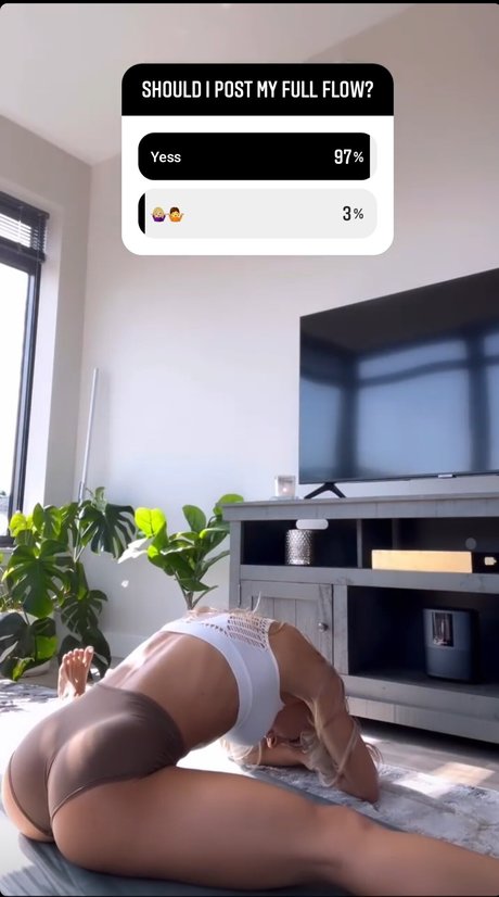 Sarah Houchens nude actress archive