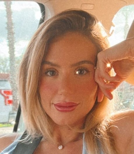 Twerk Mama naked actress img