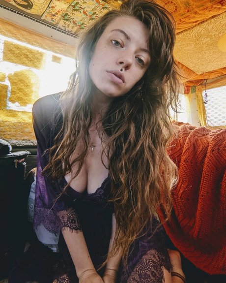 Taye Rose model top pictures