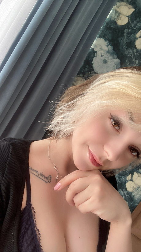 Dear Iris pornstar nude pic