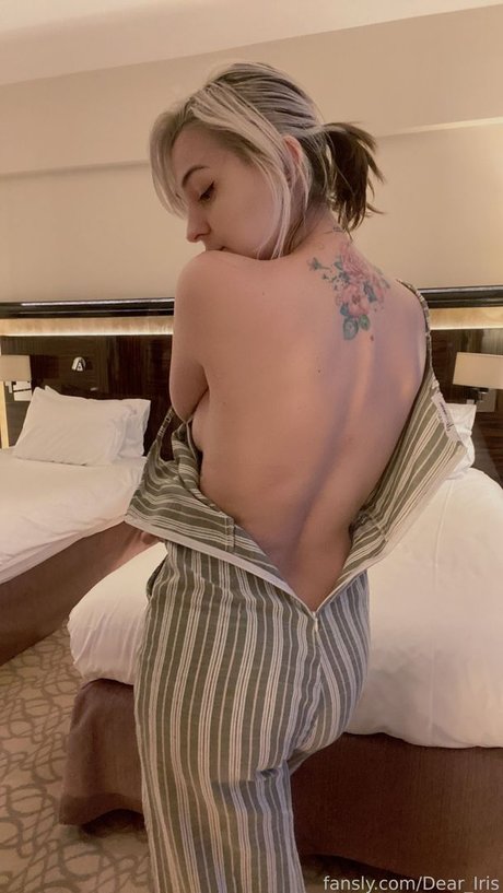 Dear Iris naked actress pictures