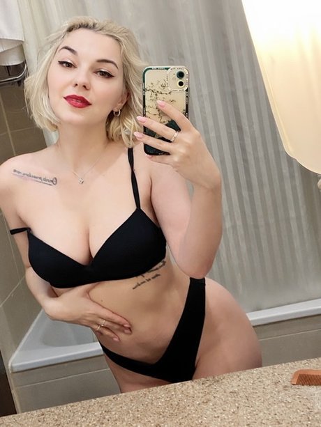 Dear Iris adult star gallery