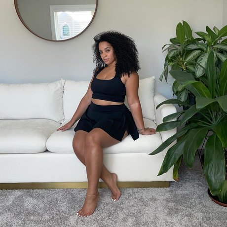 Falliie hot actress photos