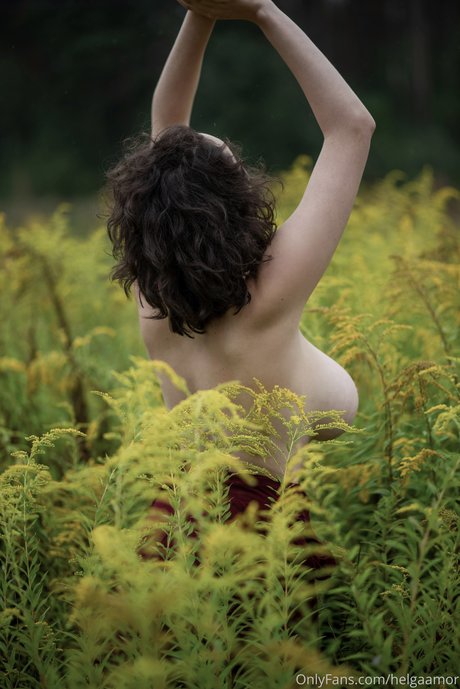 Helga Amor model hd img