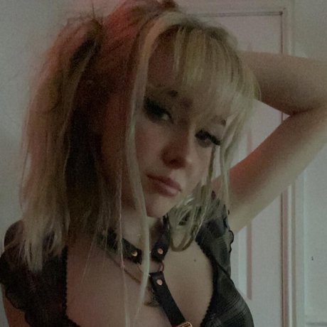 leather skirt onlyfans pornos pic