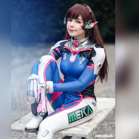 Little Giuli sexy actress photos