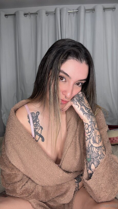 Chaneld naked actress picture