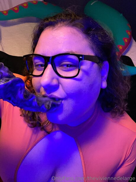 Theviviennedelarge nude pornstar photos