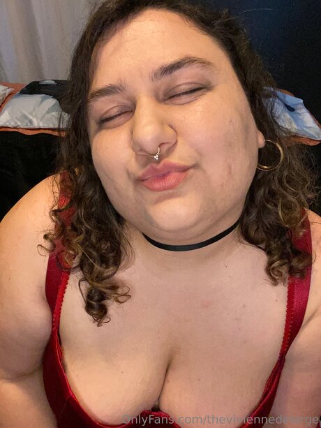 Theviviennedelarge model hot picture