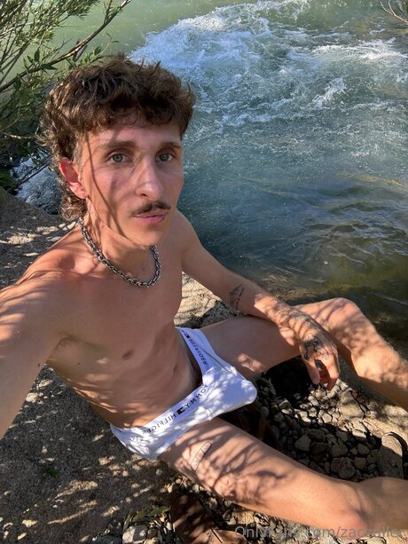 Zaczaller naked model image