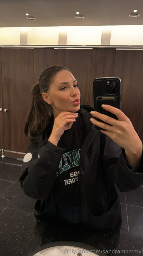 Sandramommy nudes model images