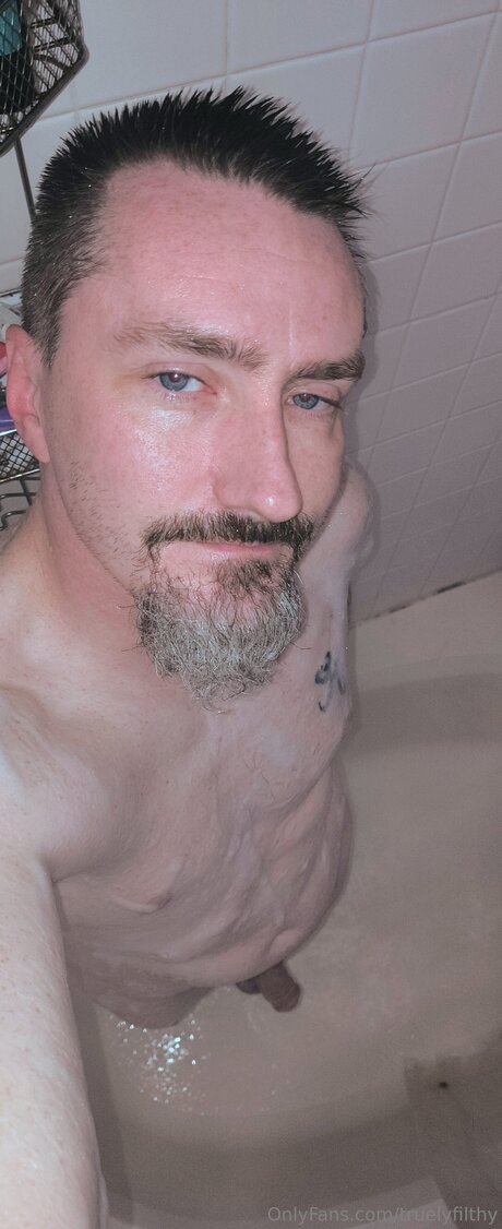 Truelyfilthy model top picture