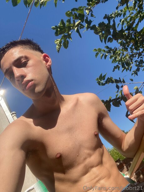 Leobrt21 naked model img