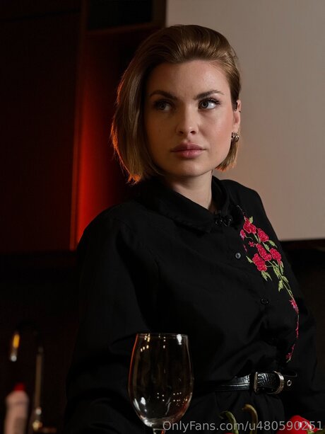 Roxy Blakee star porn pic