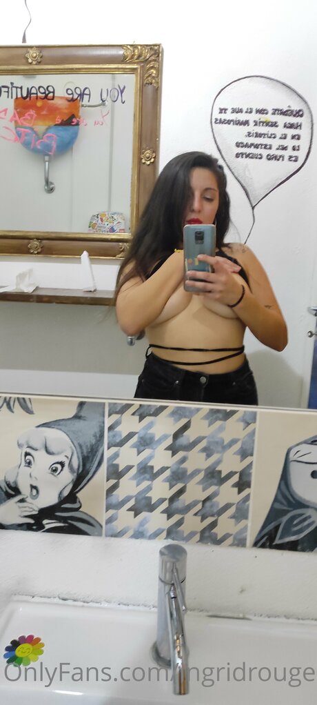 Ingridrouge model hd img