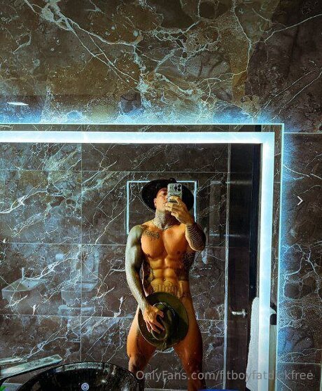 Fitboyfatdickfree model nude pic