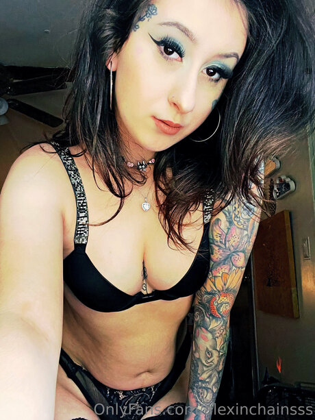 Alexinchainsss porn star pictures