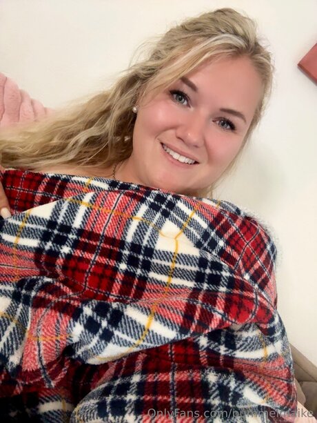 Pummelmaike star naked galleries