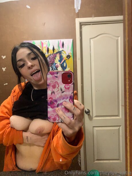 Theyluv Katie exclusive star pics