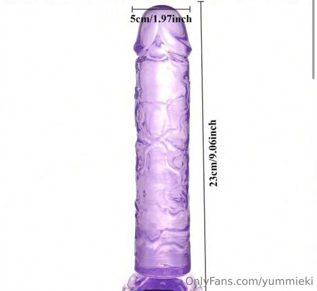 Yummieki nude pornstar gallery