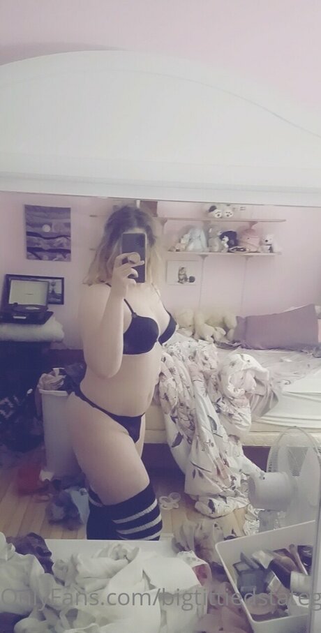 Bigtittiedstategf star nude img