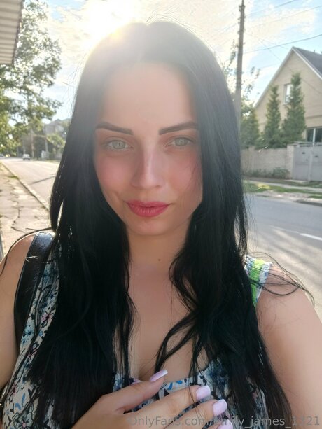 Emily Wealthy nice actress pic