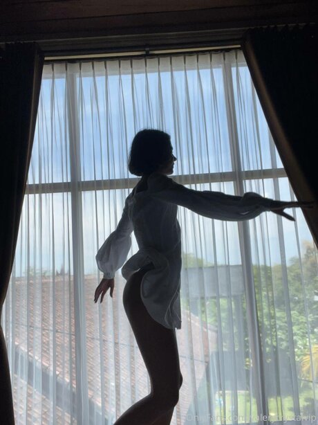 Valerycrystalvip model top photos