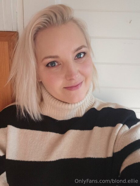 Blond Ellie model nude picture