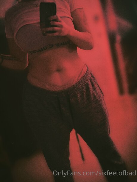 Sixfeetofbad art actress picture